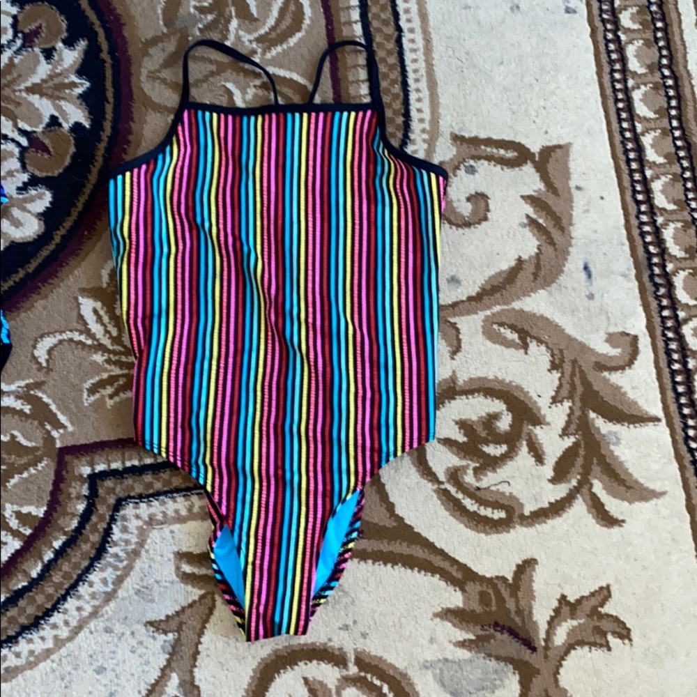 I’m selling a bathing suit